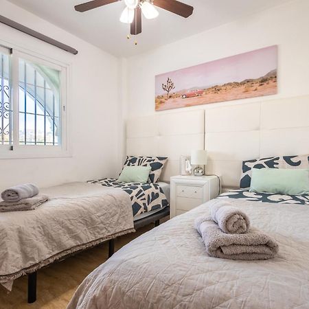 Apartment Aguamarina On The Beach Front マラガ エクステリア 写真
