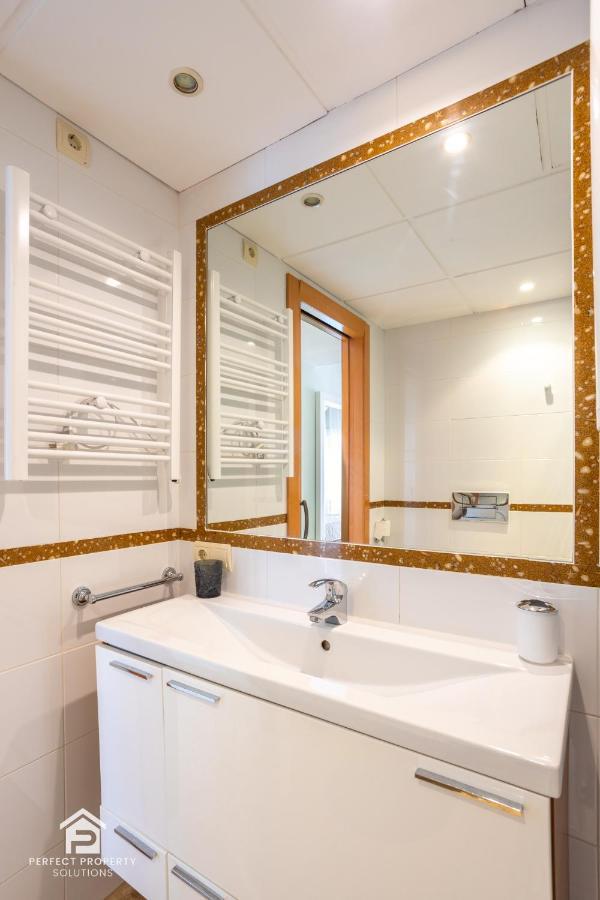 Apartment Aguamarina On The Beach Front マラガ エクステリア 写真