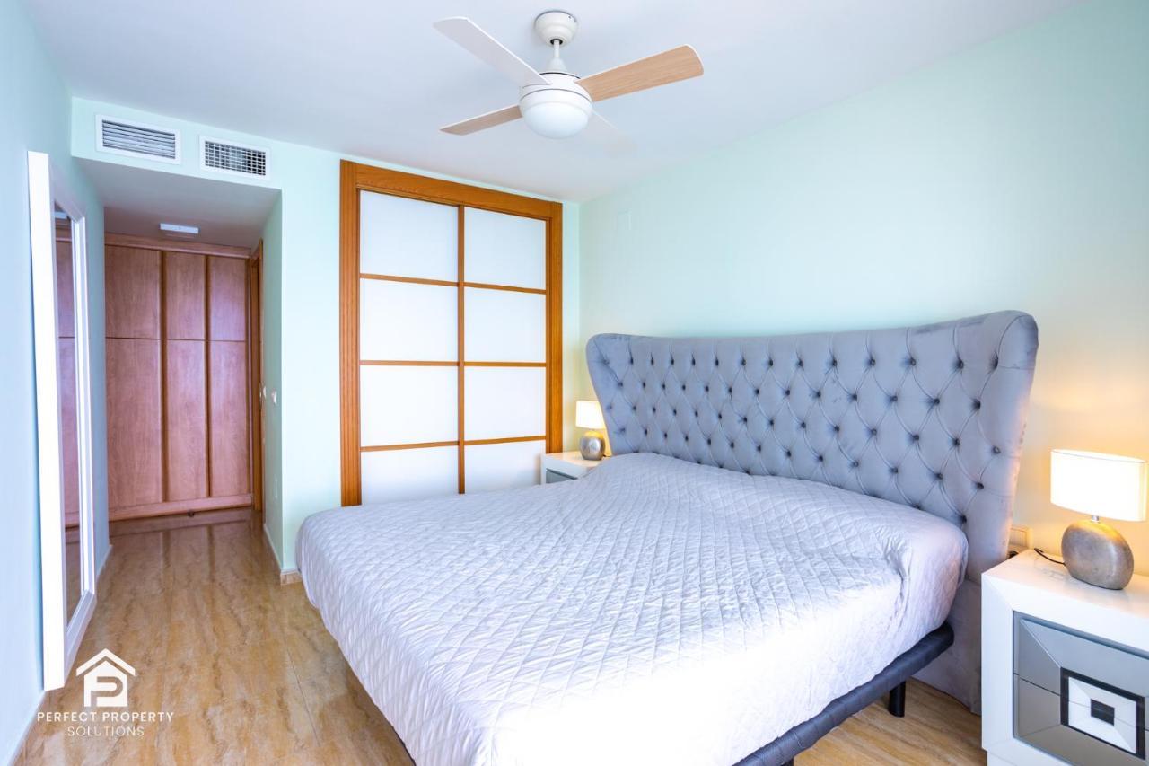 Apartment Aguamarina On The Beach Front マラガ エクステリア 写真