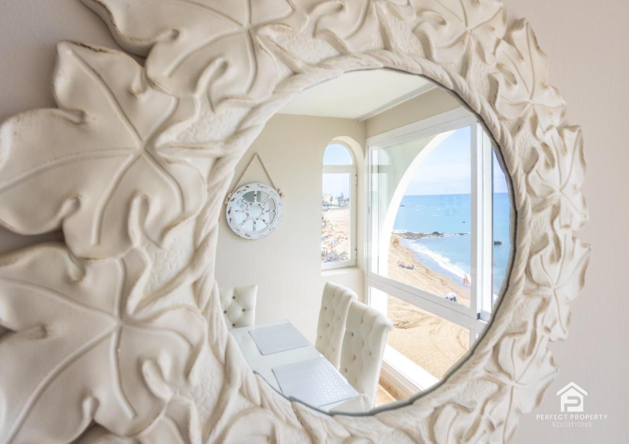 Apartment Aguamarina On The Beach Front マラガ エクステリア 写真