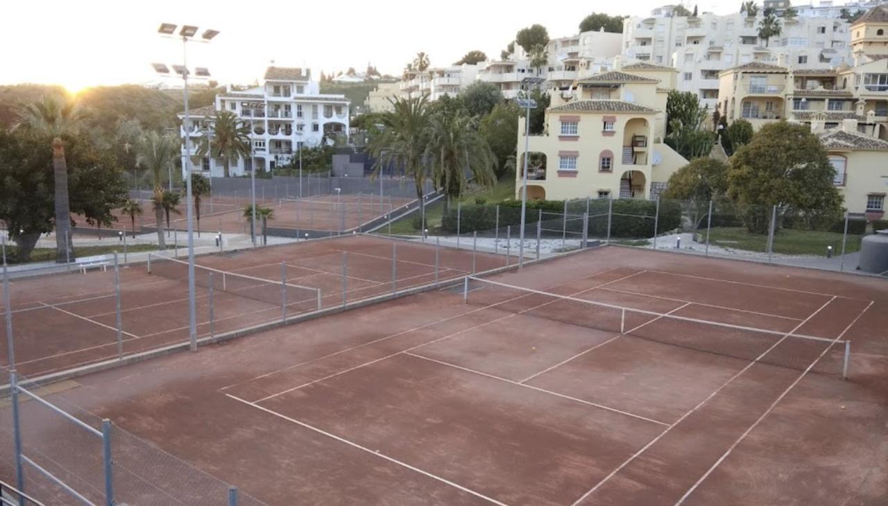 Apartment Aguamarina On The Beach Front マラガ エクステリア 写真