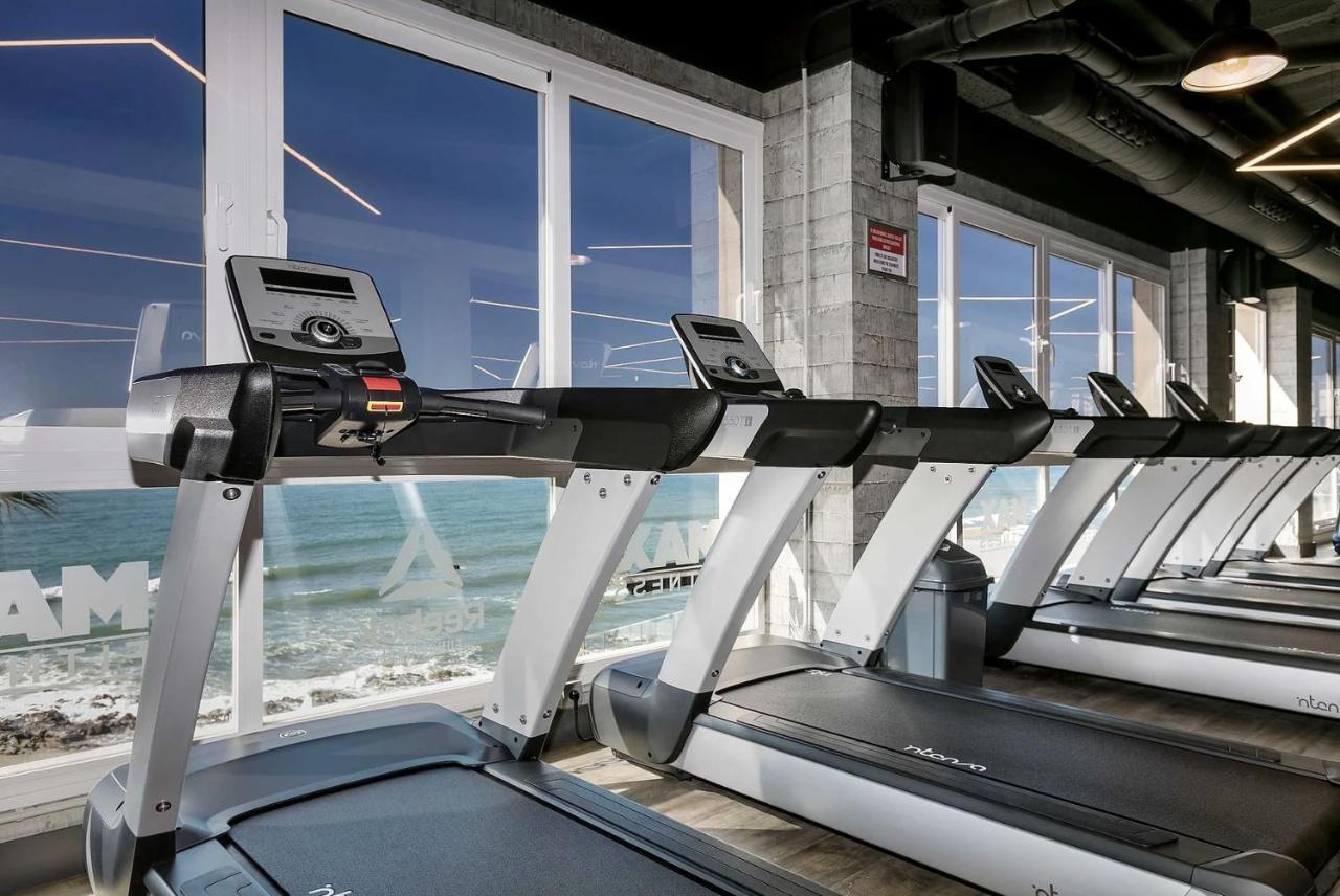 Apartment Aguamarina On The Beach Front マラガ エクステリア 写真