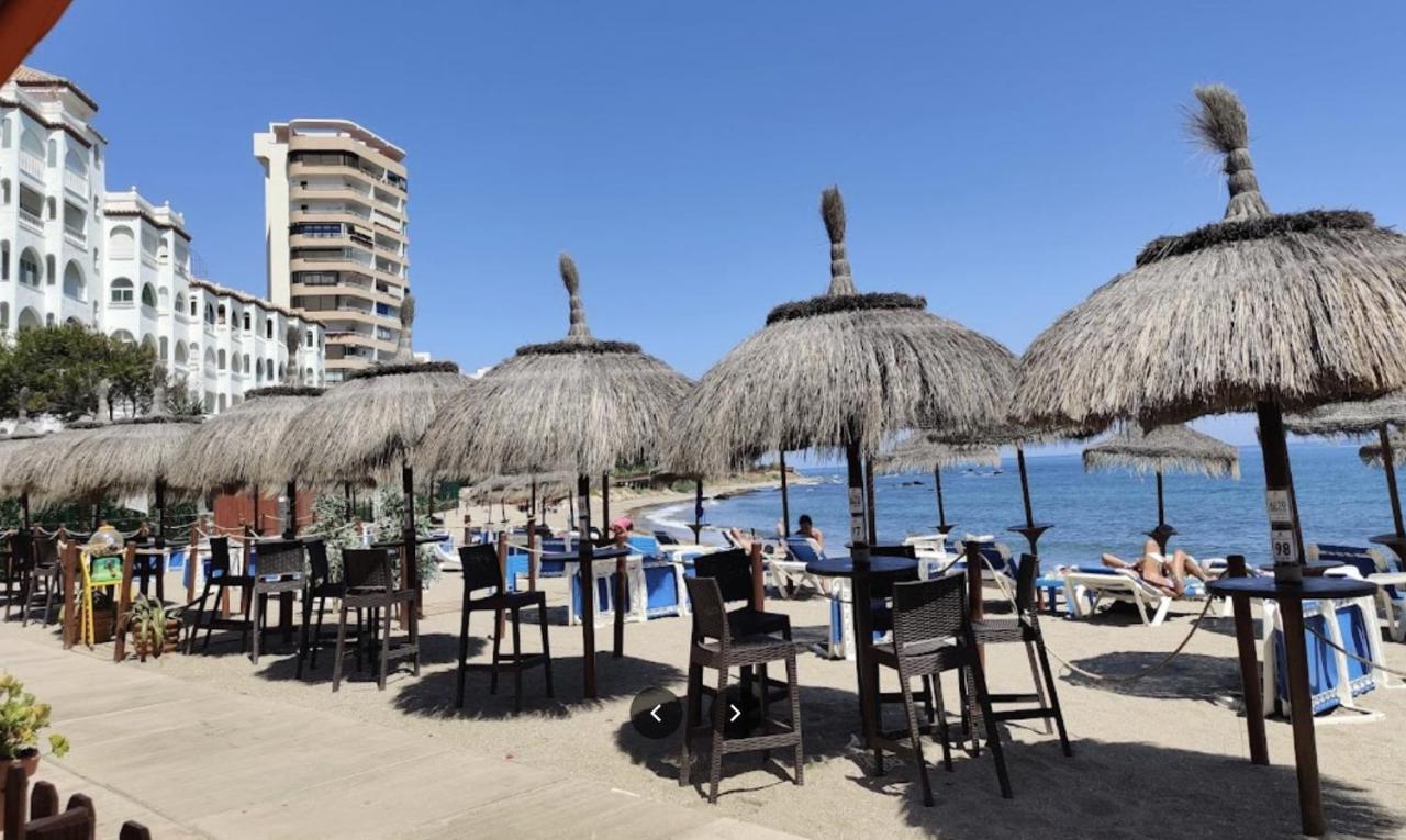 Apartment Aguamarina On The Beach Front マラガ エクステリア 写真