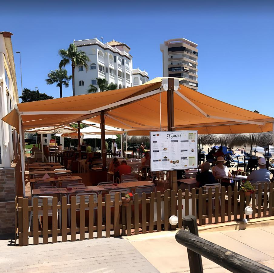 Apartment Aguamarina On The Beach Front マラガ エクステリア 写真