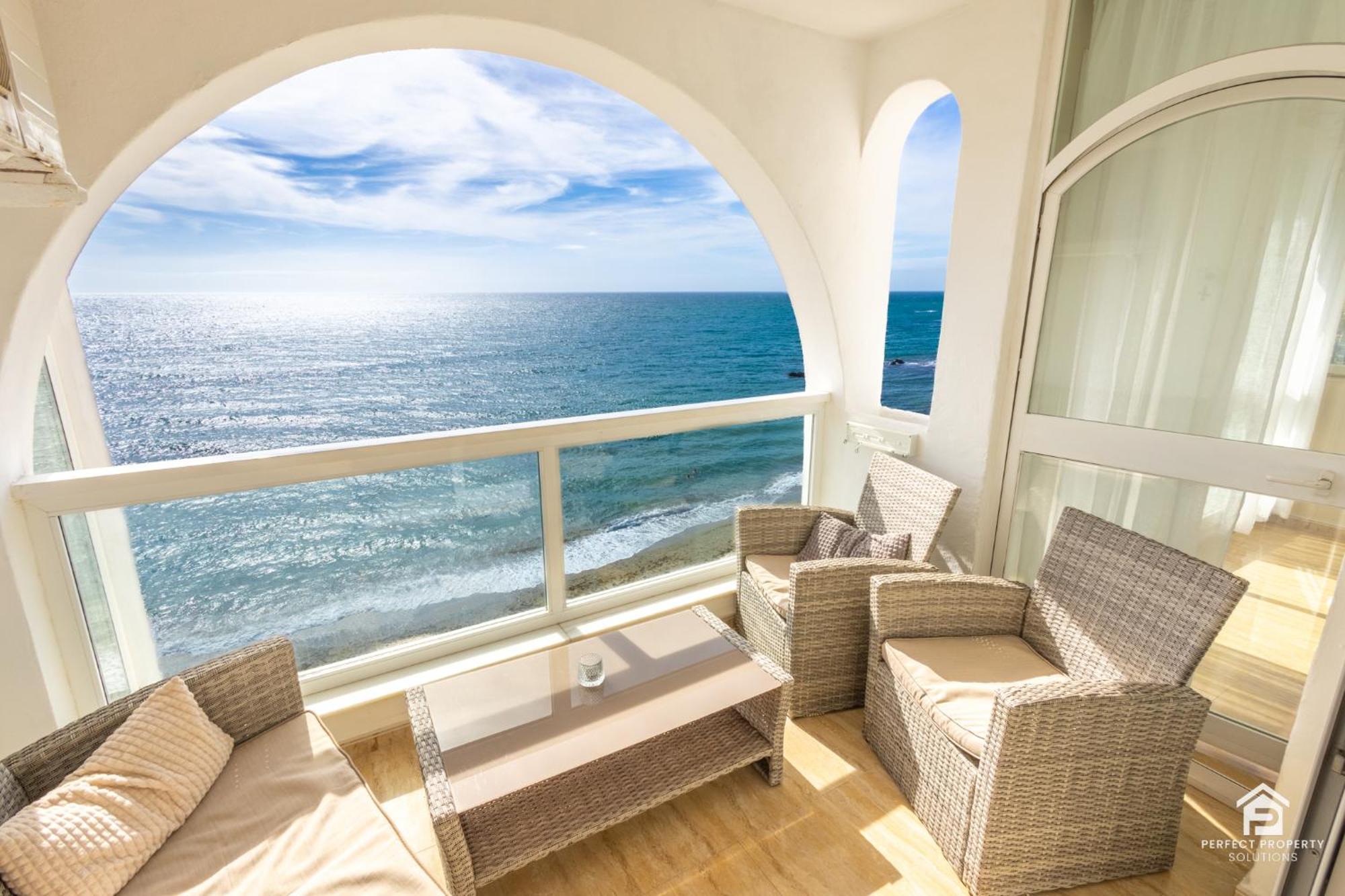 Apartment Aguamarina On The Beach Front マラガ エクステリア 写真