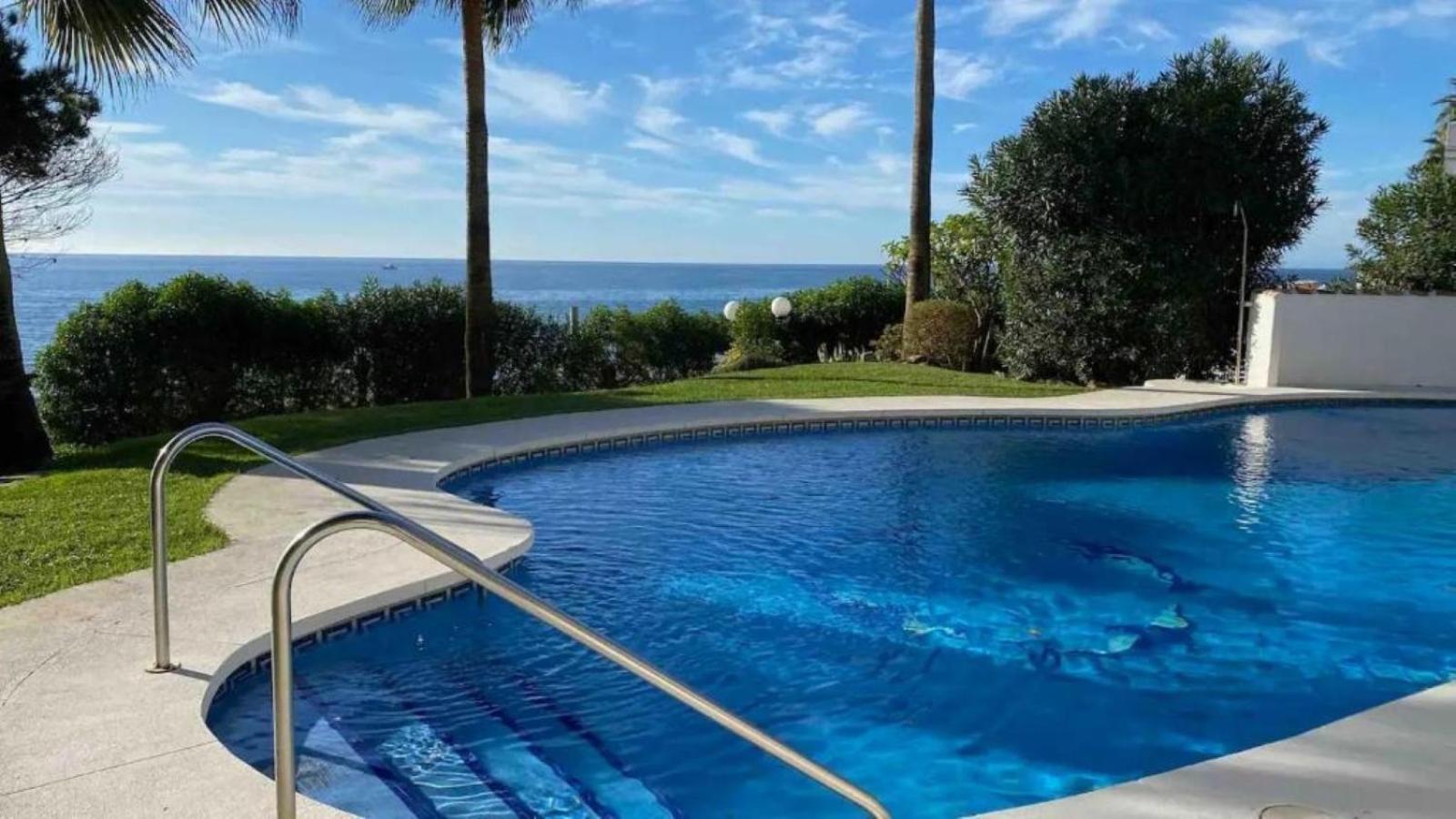 Apartment Aguamarina On The Beach Front マラガ エクステリア 写真